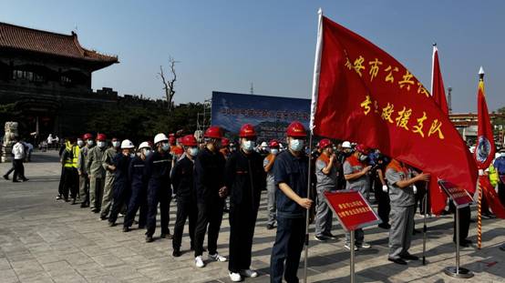 公司參加城市防汛應急搶險救援實戰演練--設備安全科 紀潤松